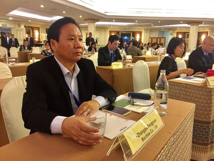 草莓污视频在线观看董事长景奉国出席会议